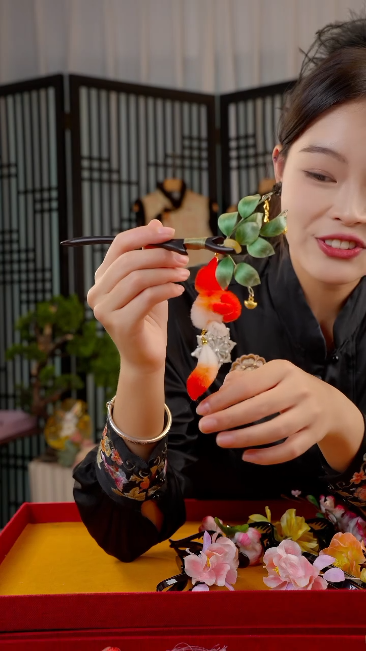 刺绣非遗绒花手工饰品