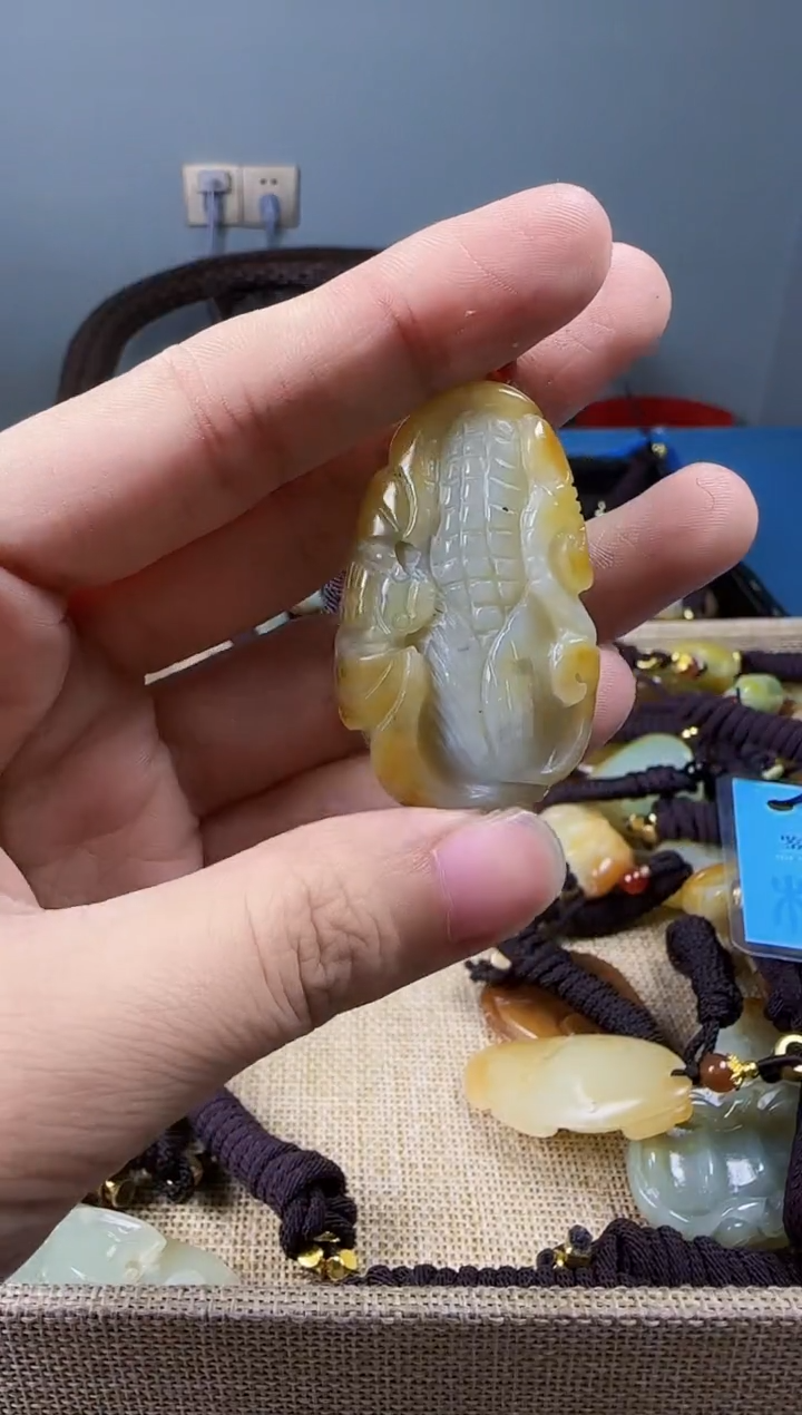 和田玉未镶嵌颈饰1