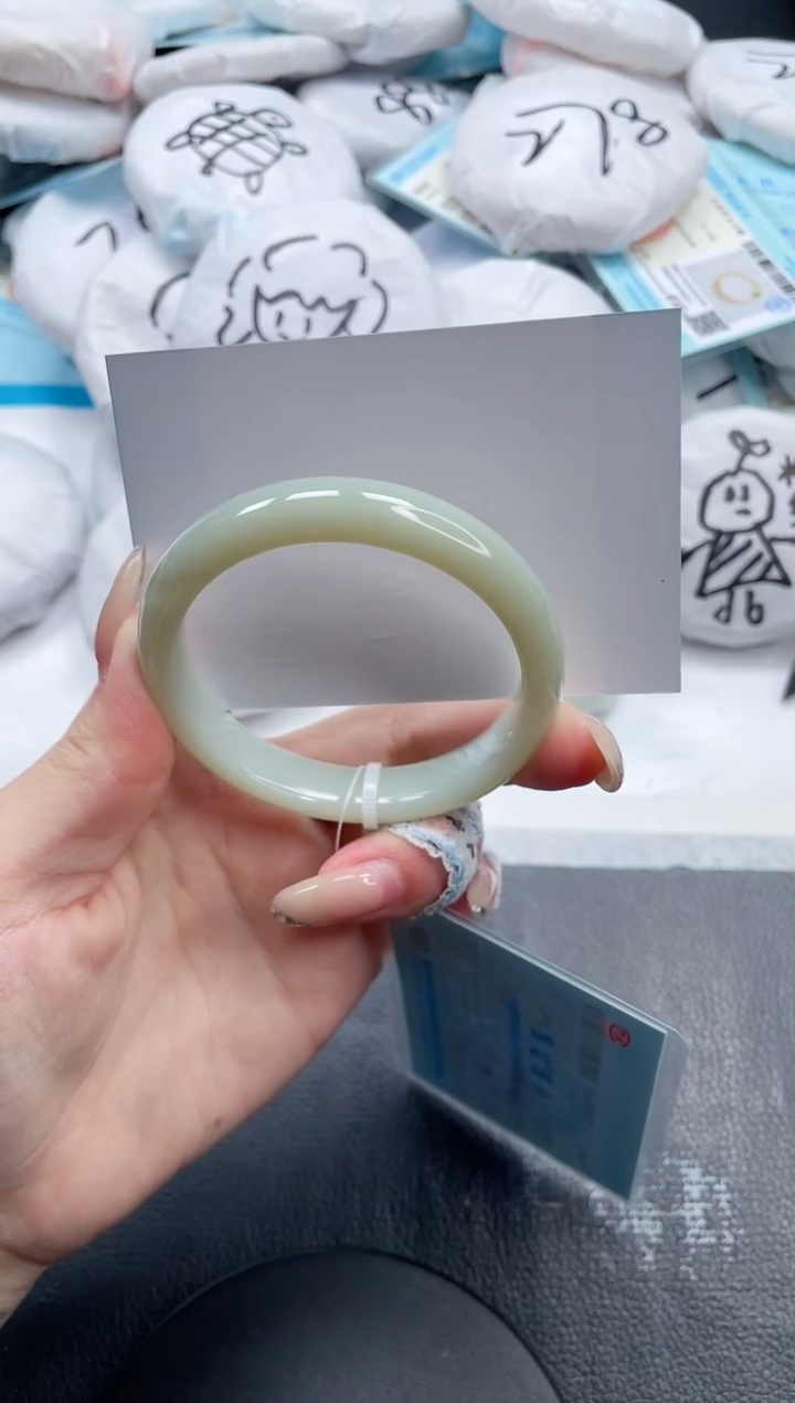 和田玉手镯未镶嵌28V199-54