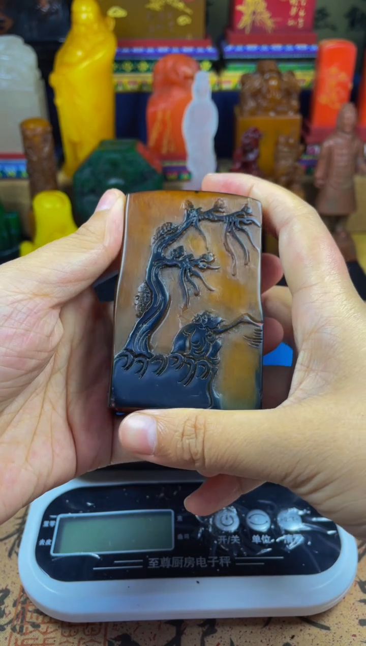 寿山石印石田黄乌鸦皮 薄意雕印章