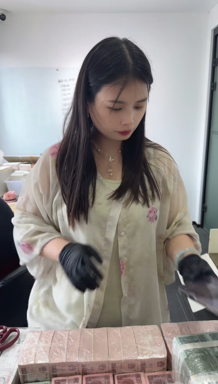 整条五千张连号 银行保真 01