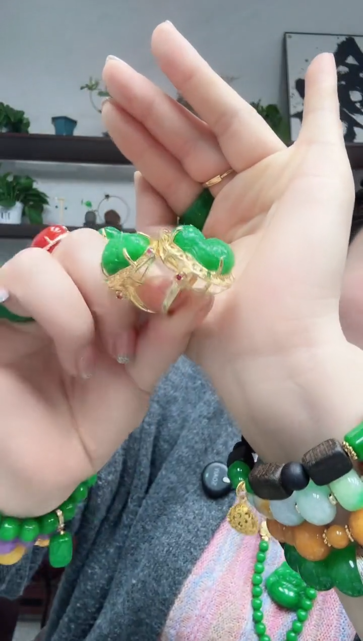 14K金镶嵌戒指翡翠葫芦戒指