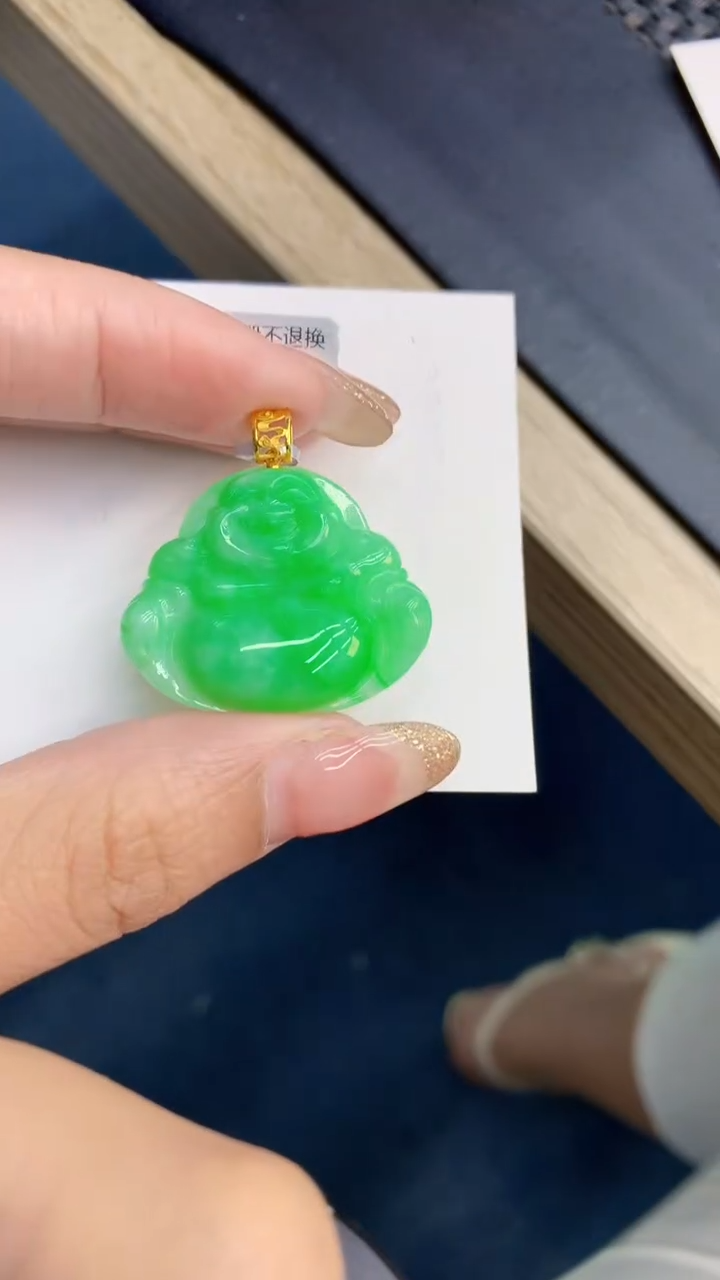 翡翠18K金镶嵌颈饰             8