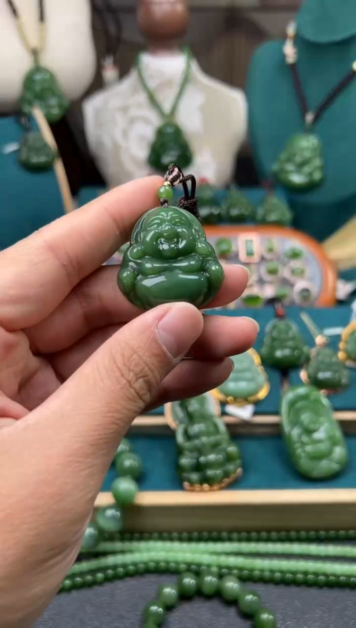 颈饰未镶嵌和田玉粉绿 佛公