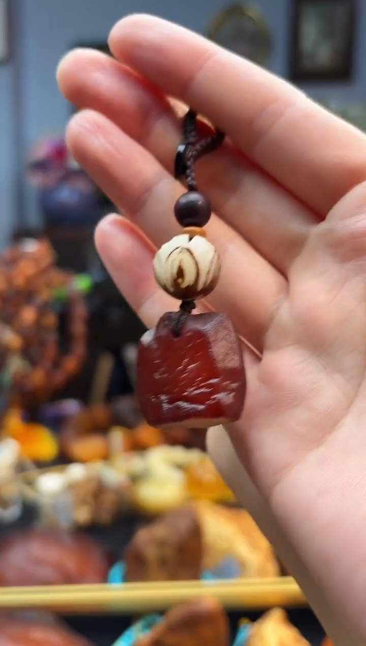 琥珀颈饰未镶嵌包挂