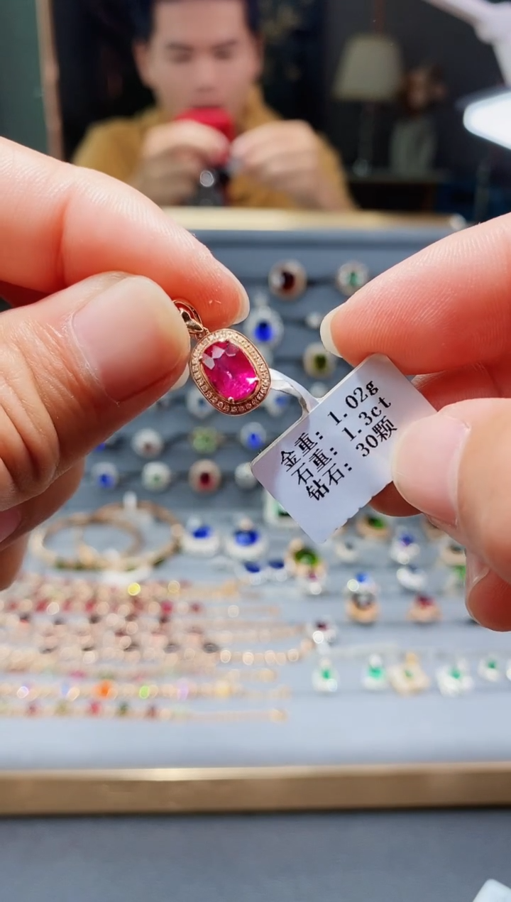 【闪购商品】碧玺颈饰18K金镶嵌1.3..