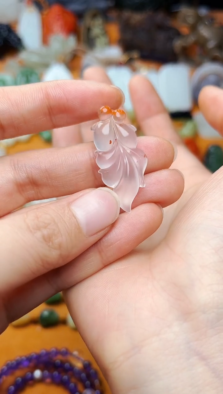 【闪购商品】南红玛瑙颈饰未镶嵌金鱼