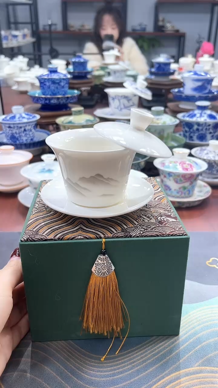 【闪购商品】小号马蹄水墨盖碗+礼盒