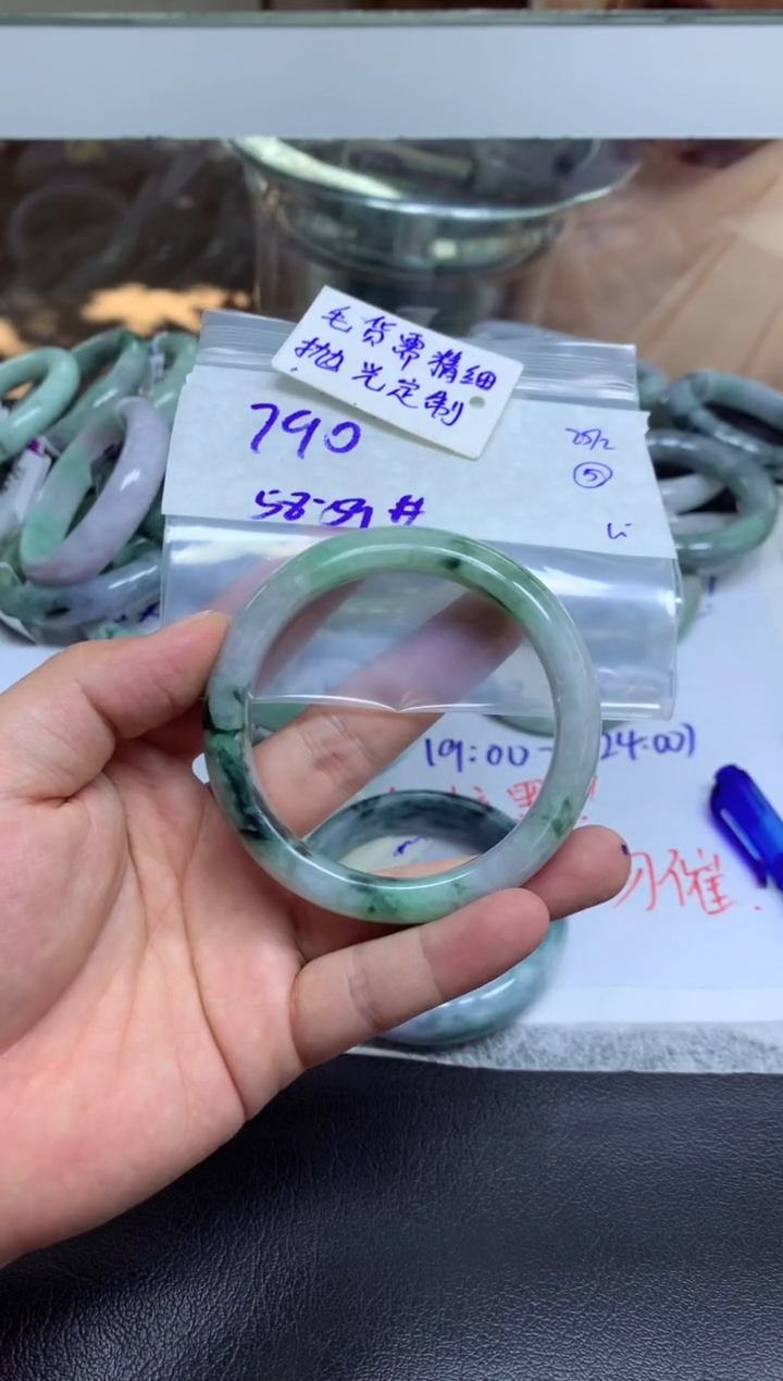 【闪购商品】定制翡翠未镶嵌手镯毛货需精细抛光+七+790元