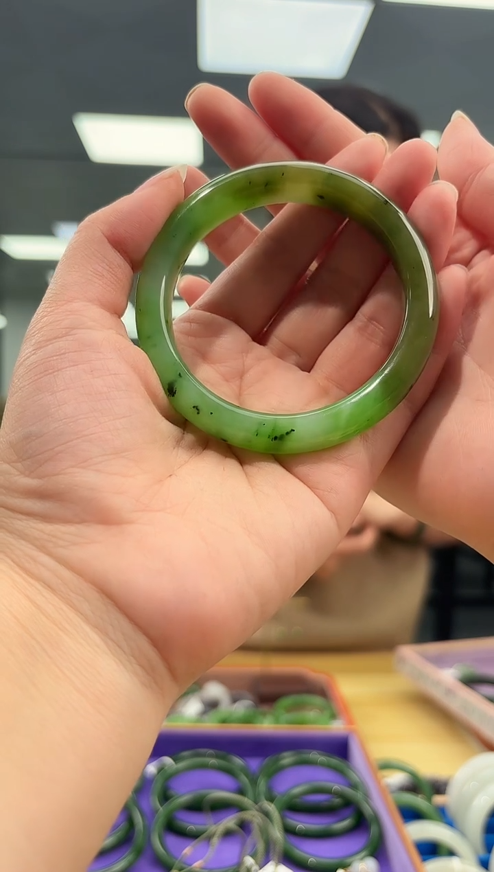 未镶嵌手镯和田玉蕾****6和田玉乌兰海糖57m手镯