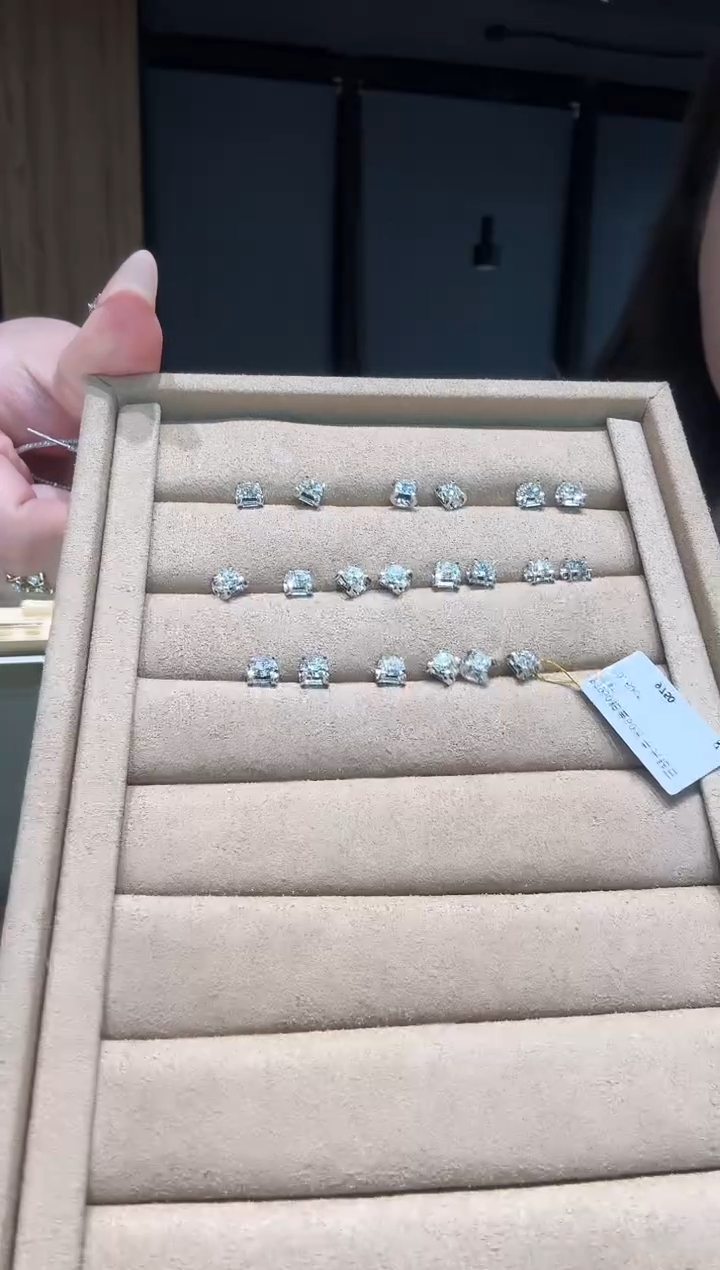 【闪购商品】钻石耳饰铂Pt950镶嵌60分牛头