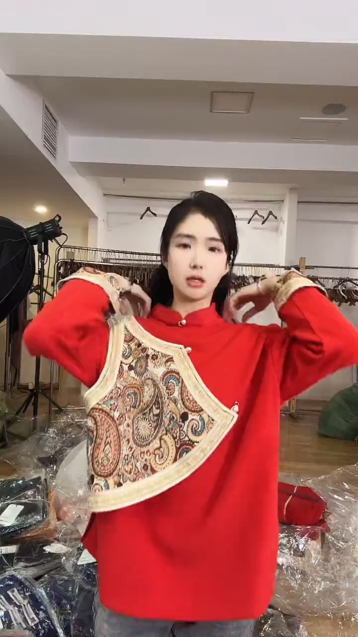 卫衣         S码         120斤