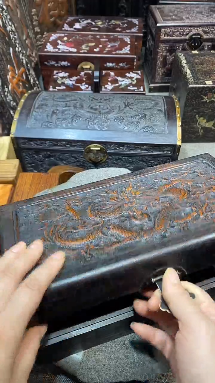 木木雕款大盒子一个