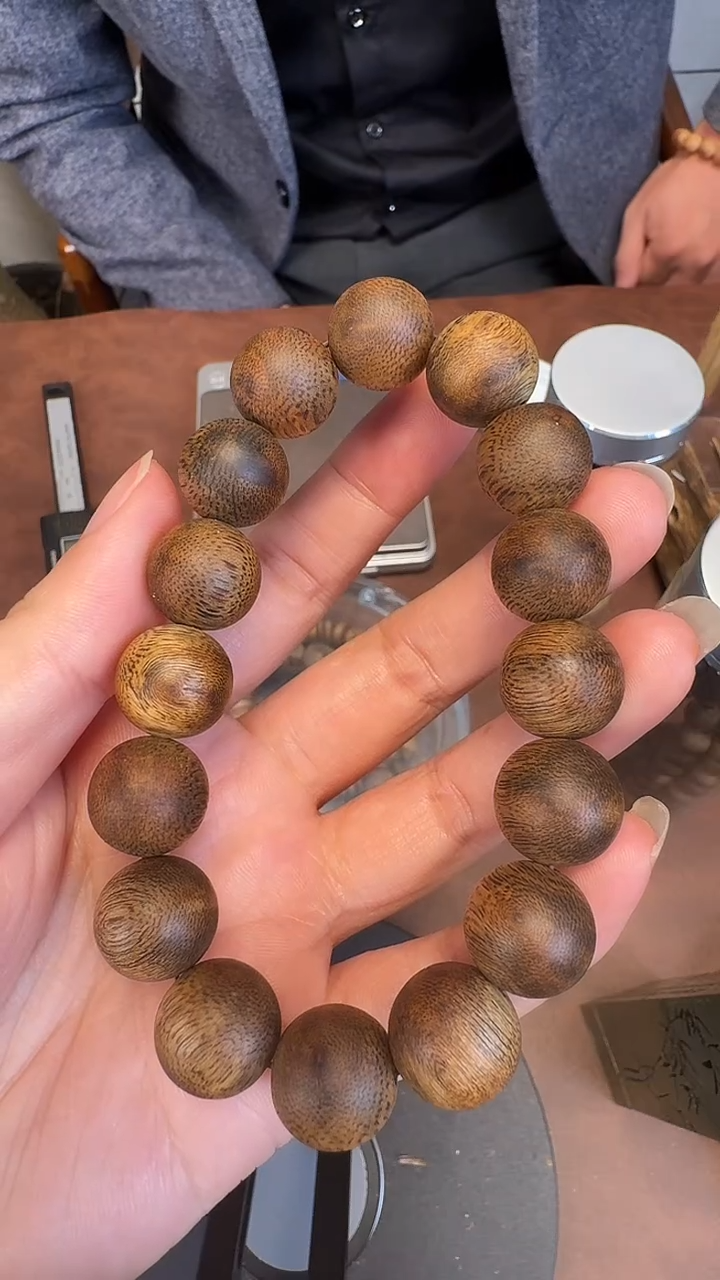 沉香手串陆河单圈9分成1.4的19克+