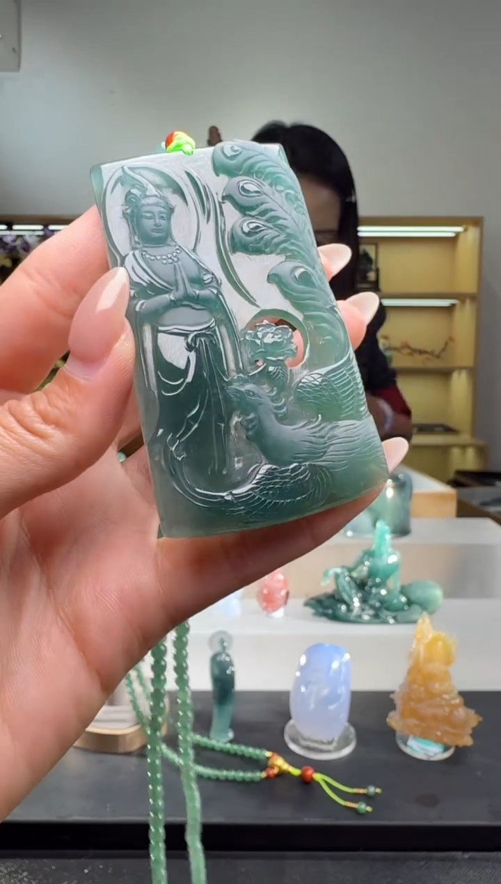 吊坠(赠链)未镶嵌翡翠观音