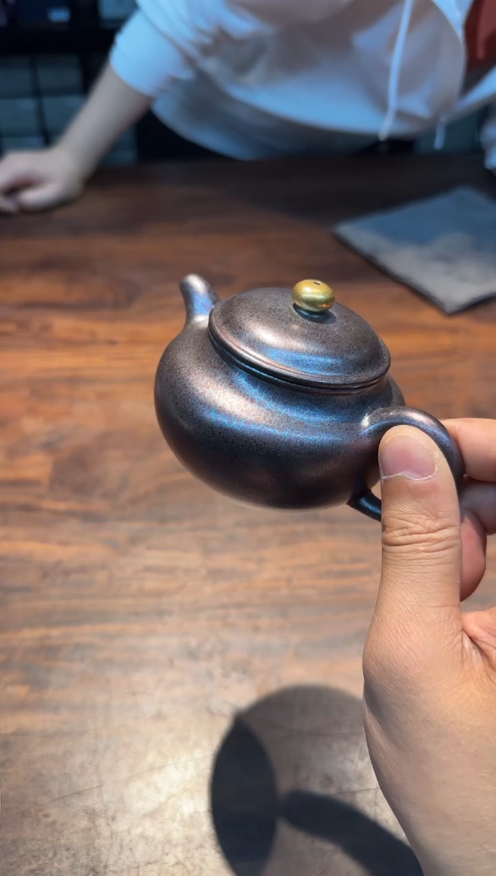 徐云 克拉玛依黑 仿古壶（贝壳烧）