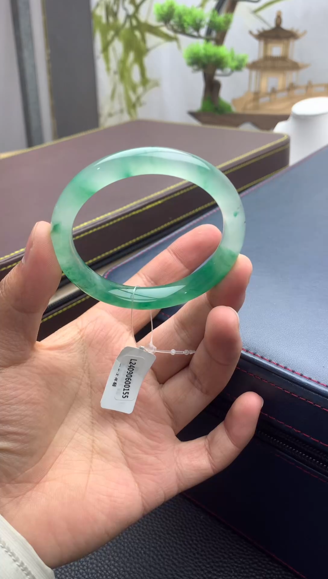 【闪购商品】石英质玉手镯未镶嵌非洲翠