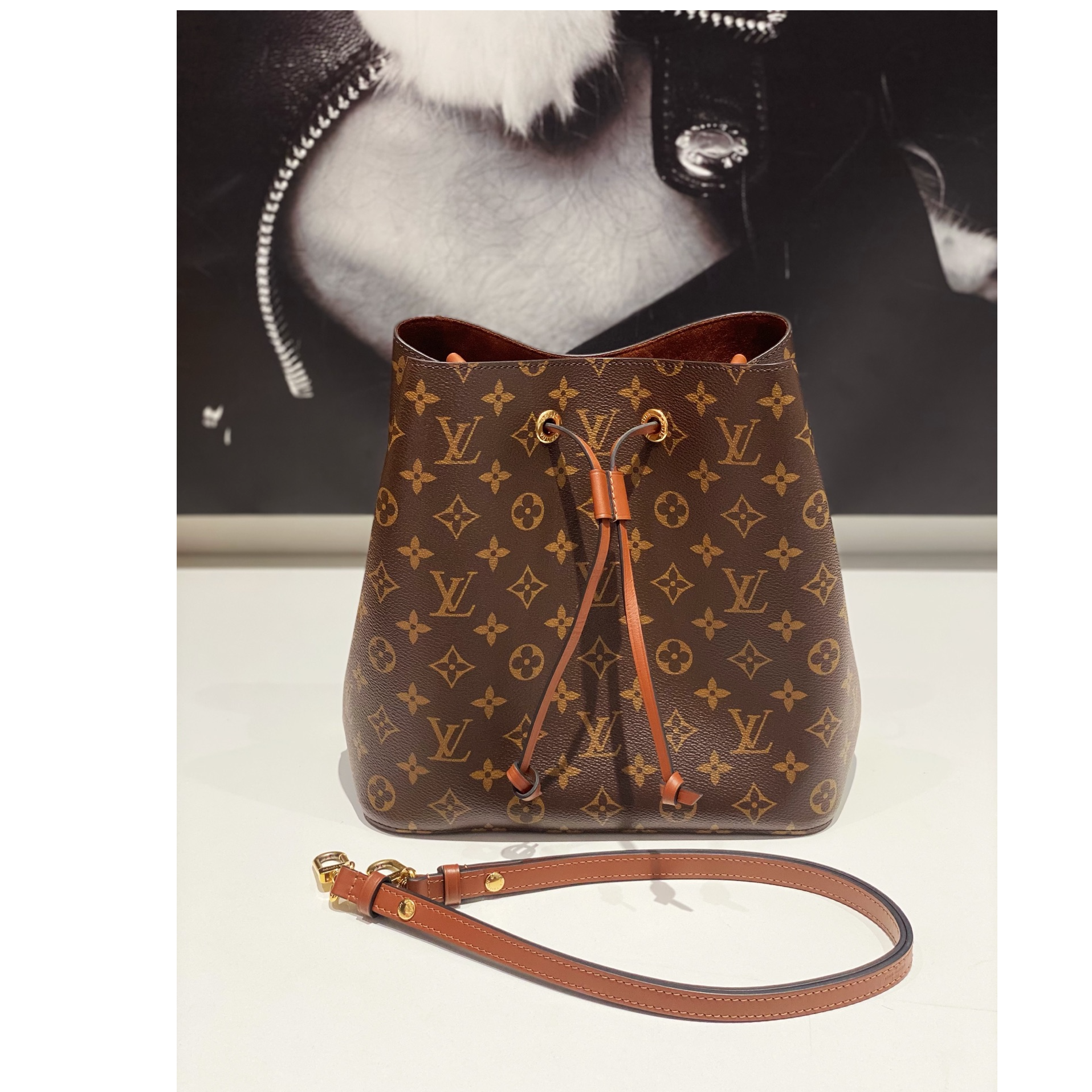 99新 LouisVuitton/路易威登  99新 lv老花焦糖棕水桶8049