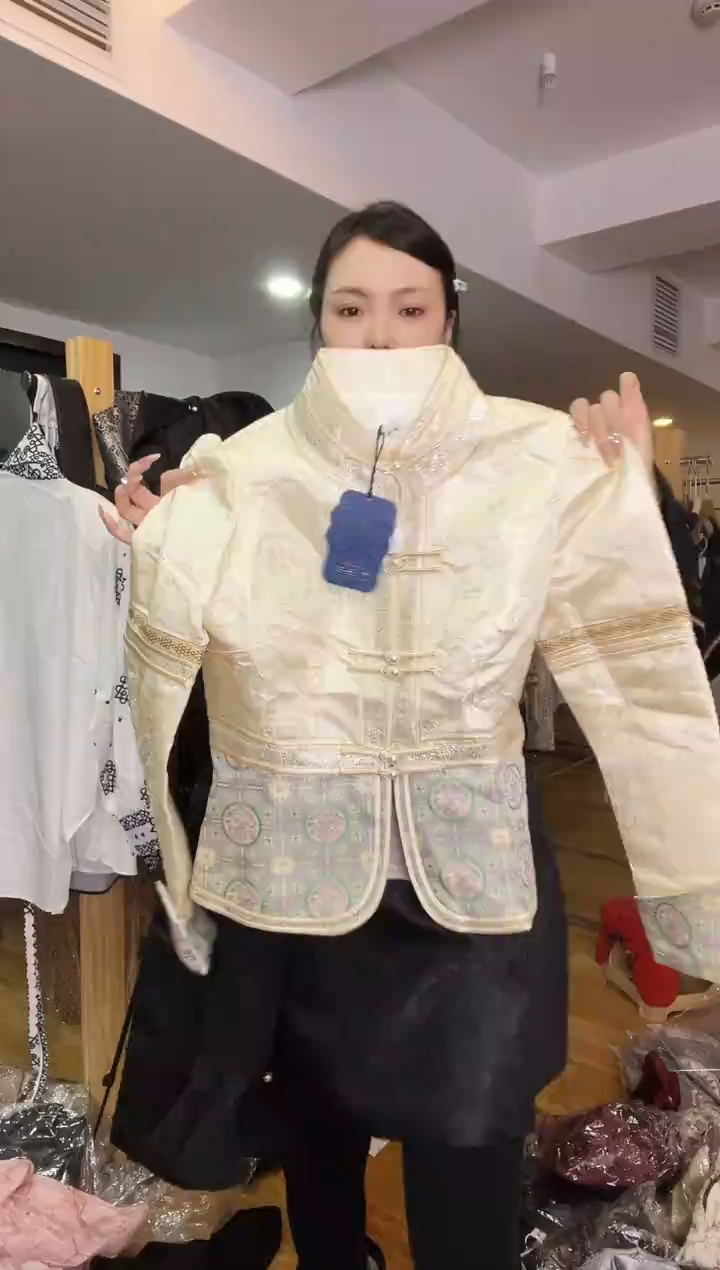 XL码      115斤   外套