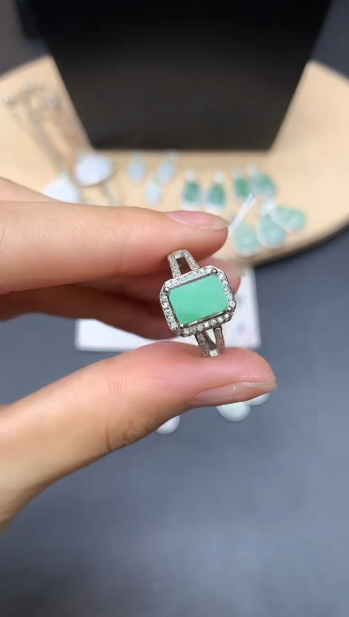 【闪购商品】翡翠戒指银S925镶嵌无事牌【无服务费】