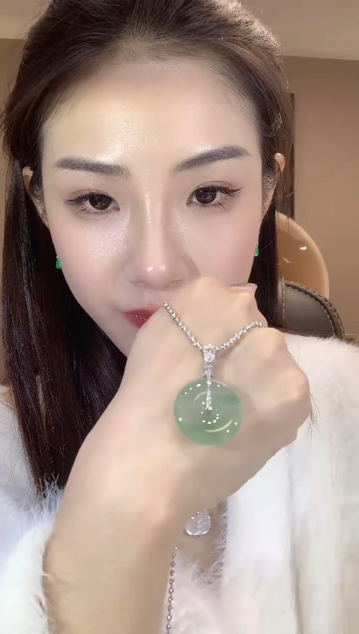 【闪购商品】翡翠吊坠(不含链)18K金镶嵌C17多样性发货一件