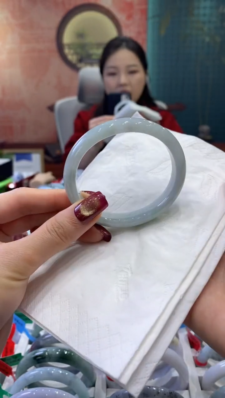 【闪购商品】翡翠手镯未镶嵌多人08294