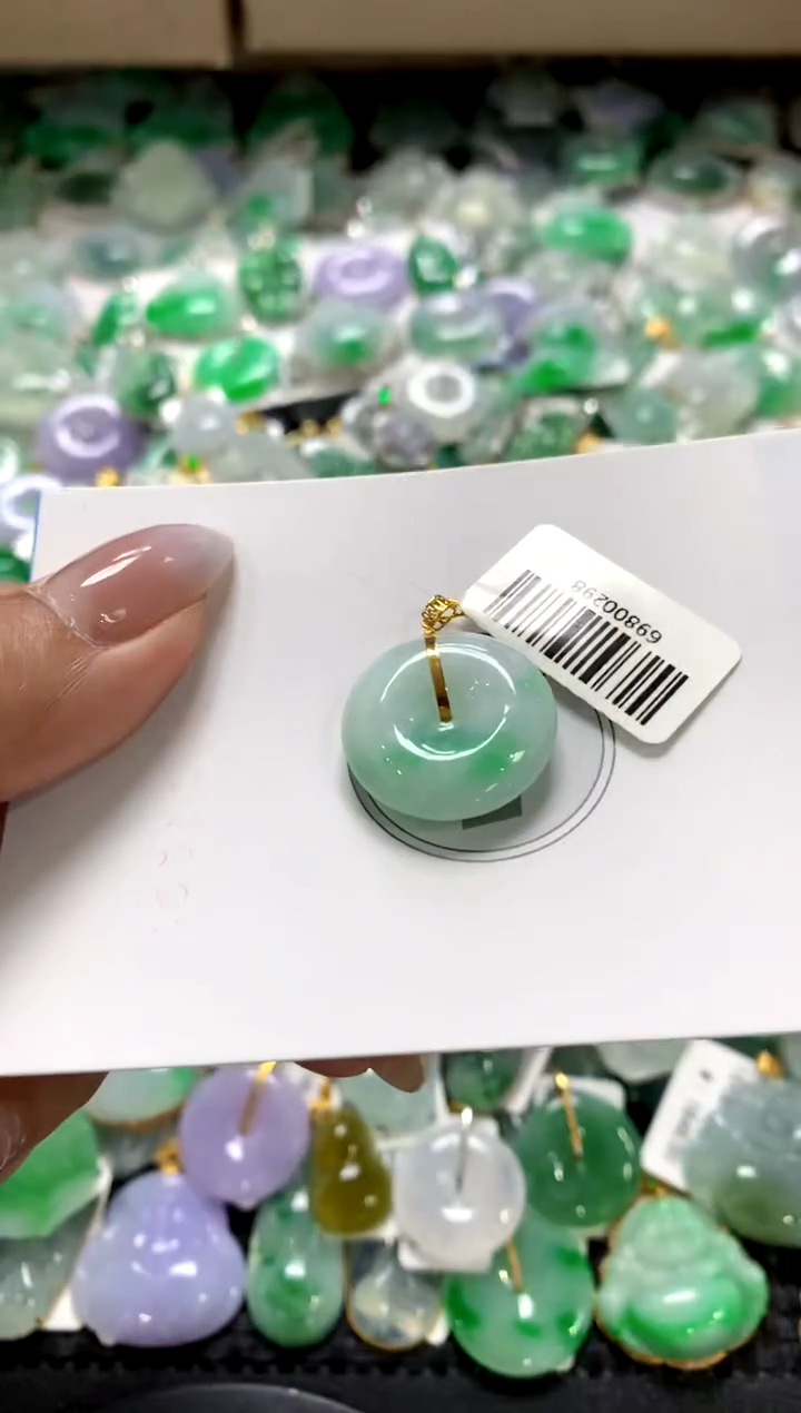 颈饰18K金镶嵌翡翠1111111111111111