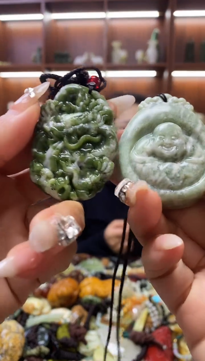未镶嵌蛇纹石玉吊坠拍一发二