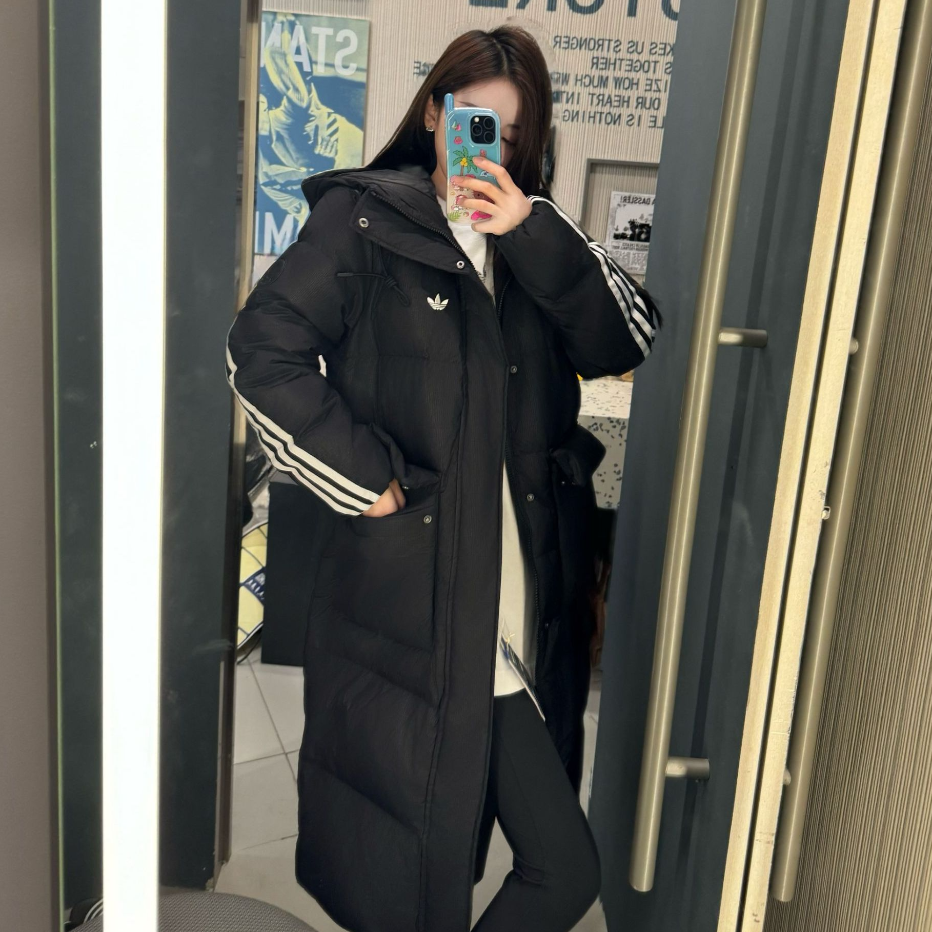 adidas/阿迪达斯三叶草暖「芯」科技保暖长款鸭绒连帽羽绒服KC2564