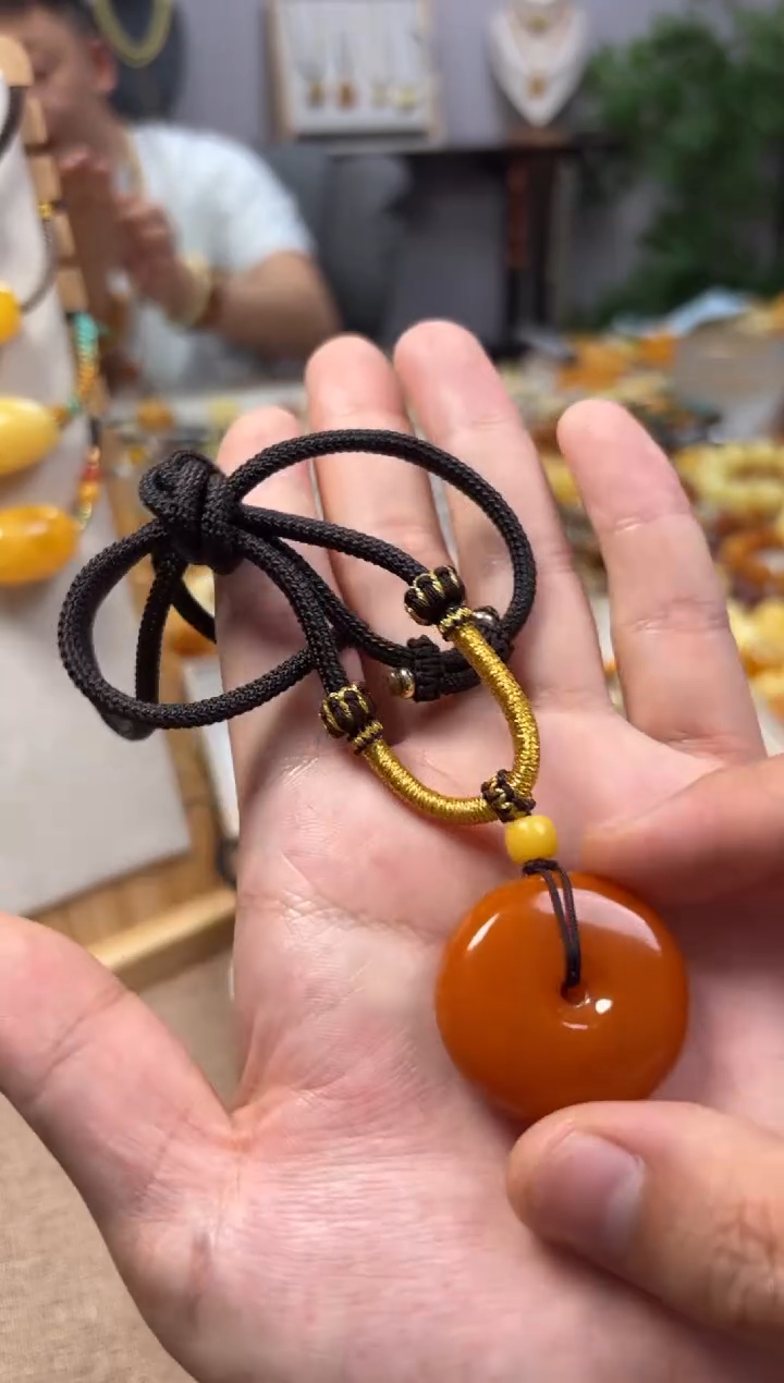 【闪购商品】蜜蜡裸石未镶嵌平安扣