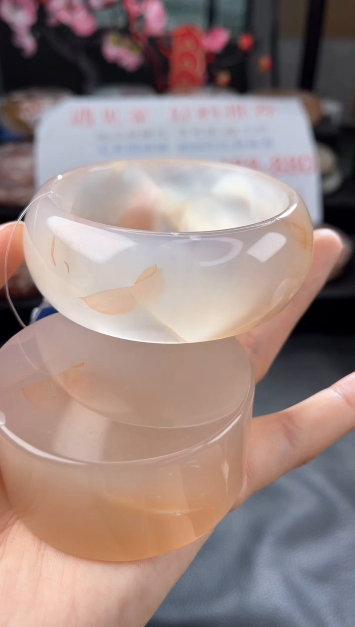 【闪购商品】石英质玉手镯未镶嵌63