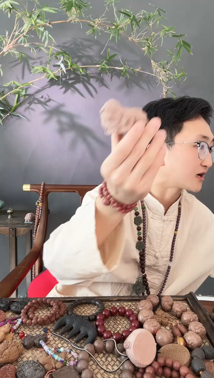 泥塑白龙涎貔貅摆件瑕疵