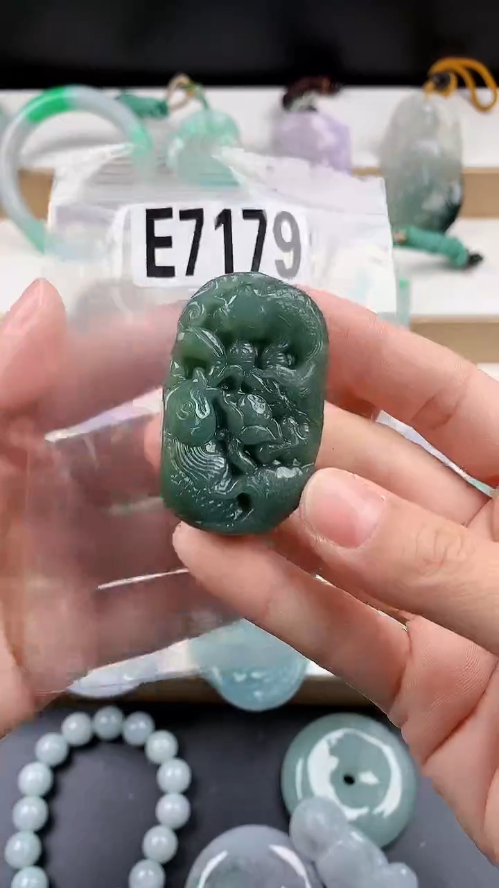 颈饰未镶嵌翡翠天然翡翠吊坠挂件