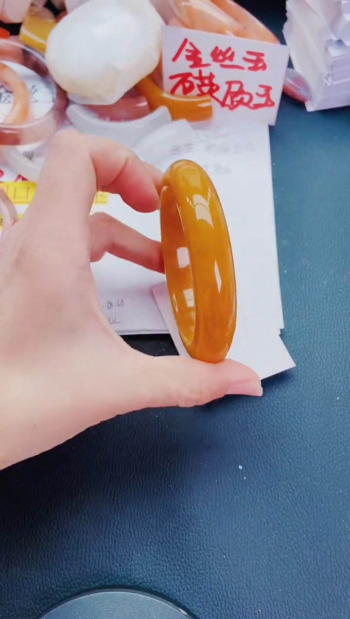 【闪购商品】石英质玉手镯未镶嵌H110-64-65