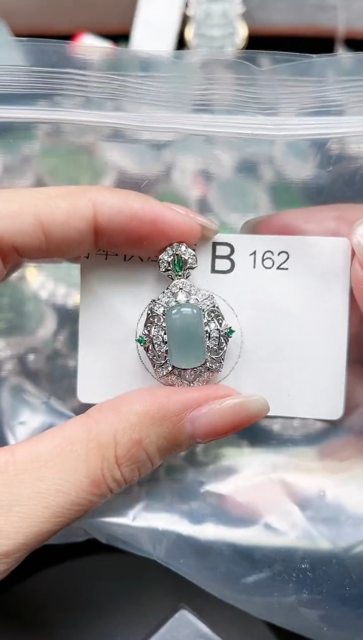 【闪购商品】翡翠颈饰未镶嵌162赠皮绳