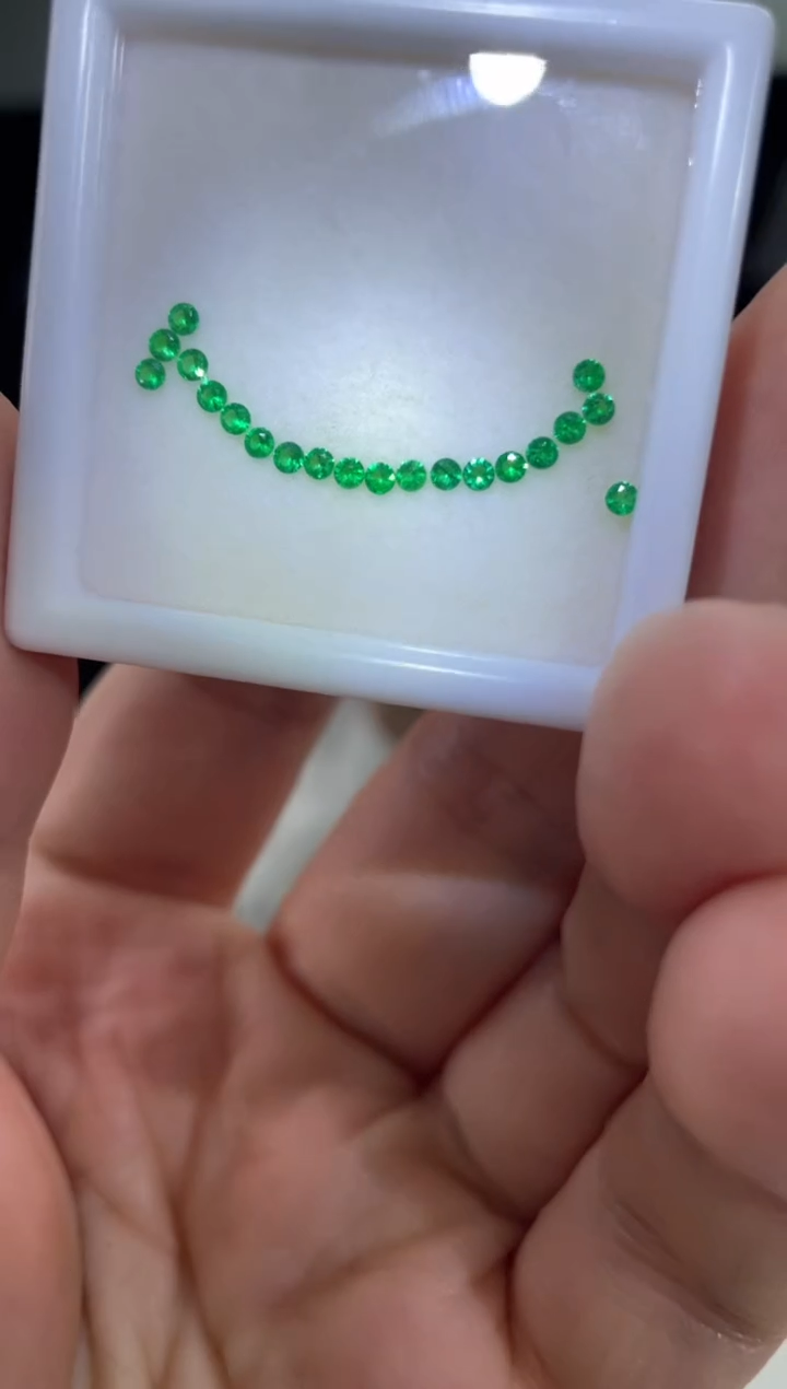 【闪购商品】祖母绿裸石未镶嵌20颗斯瓦特祖母绿