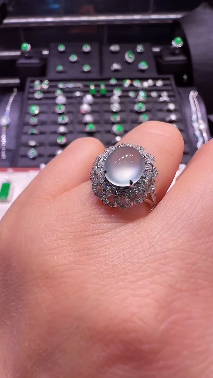 【闪购商品】翡翠颈饰18K金镶嵌戒指