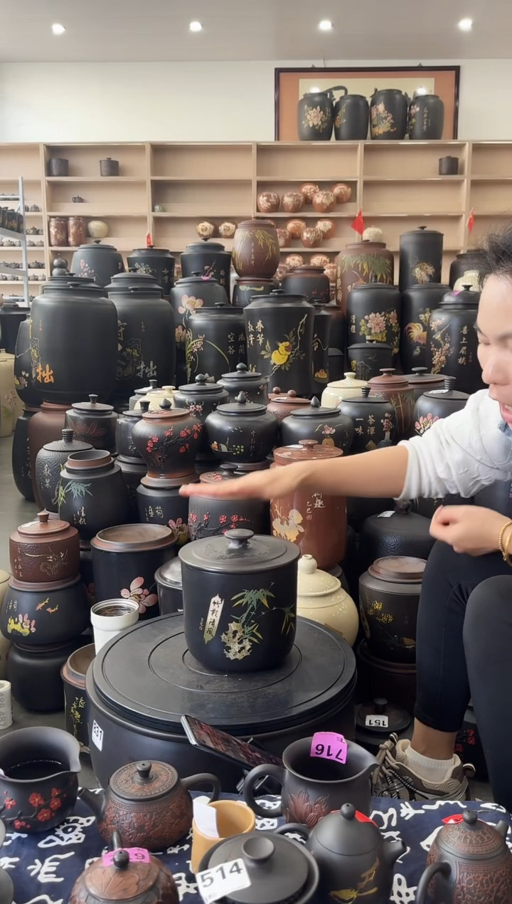 罐瑕疵茶叶罐  小五饼彩填  378