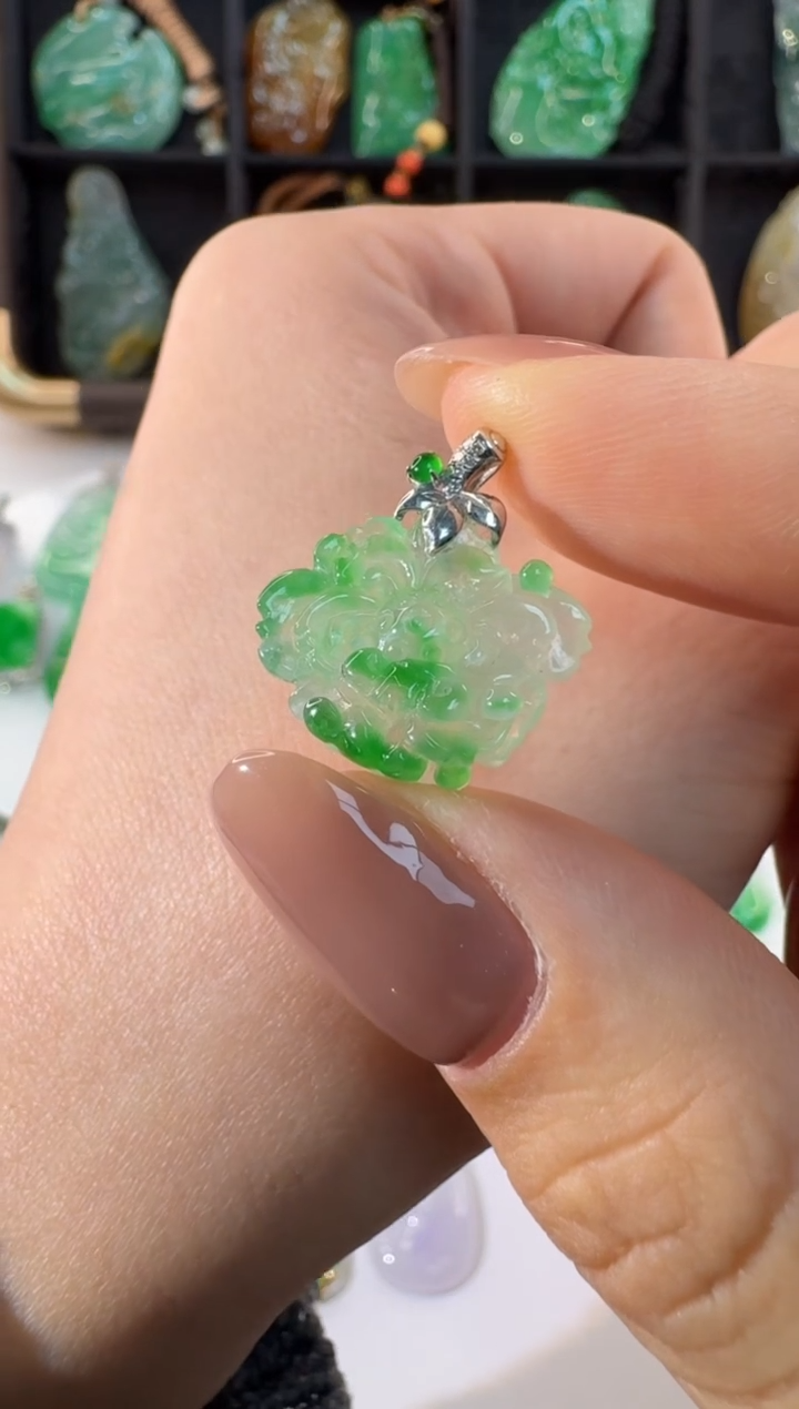 颈饰18K金镶嵌翡翠缅甸A货翡翠