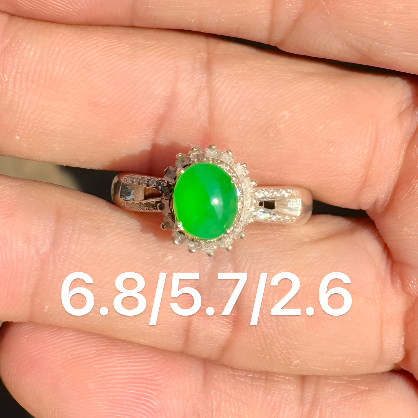 0205(小哪吒在源头)冰种翡翠阳绿戒面干净肉细杠味荧光足M100