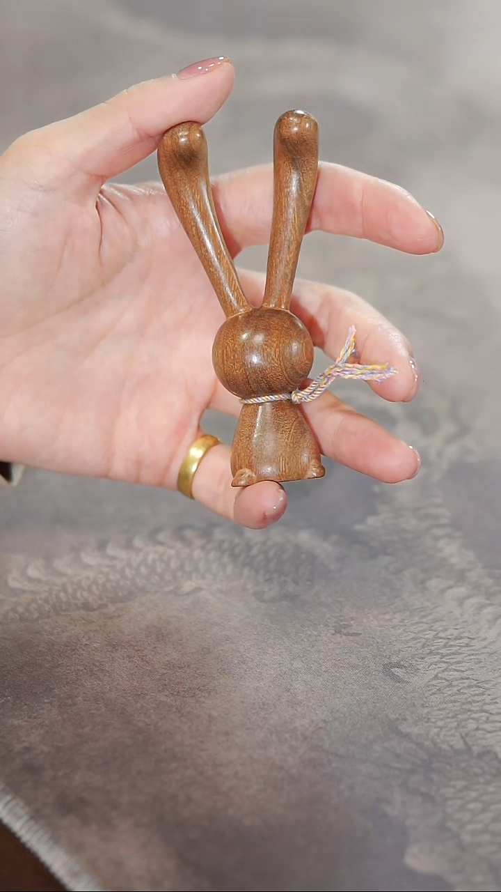 苏木（金丝檀）-长耳朵兔按摩