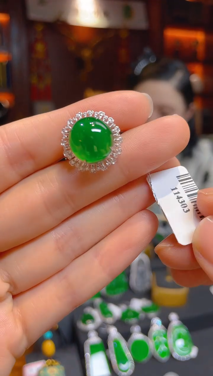【闪购商品】翡翠戒指18K金镶嵌114303-天然A货翡翠蛋面戒指