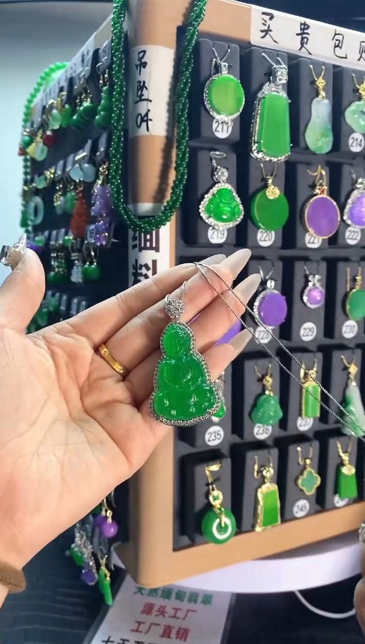 【闪购商品】翡翠颈饰银S925镶嵌观音....