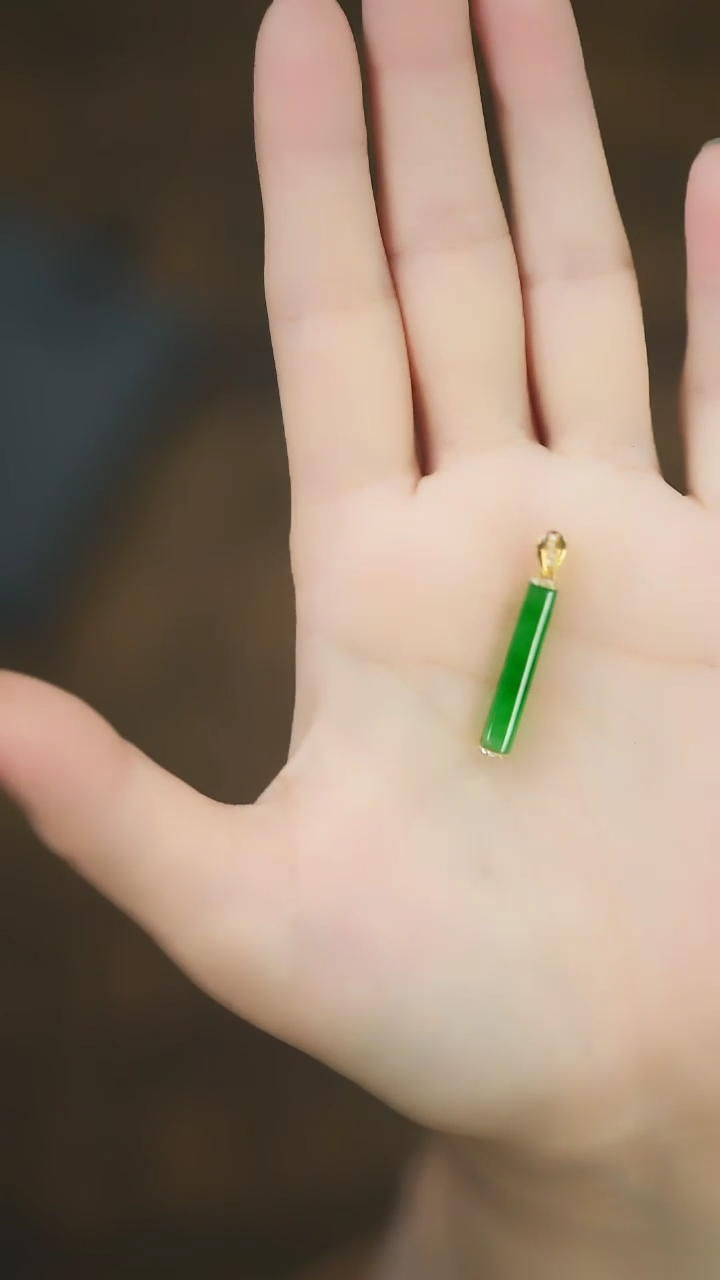 【闪购商品】翡翠颈饰18K金镶嵌无事柱