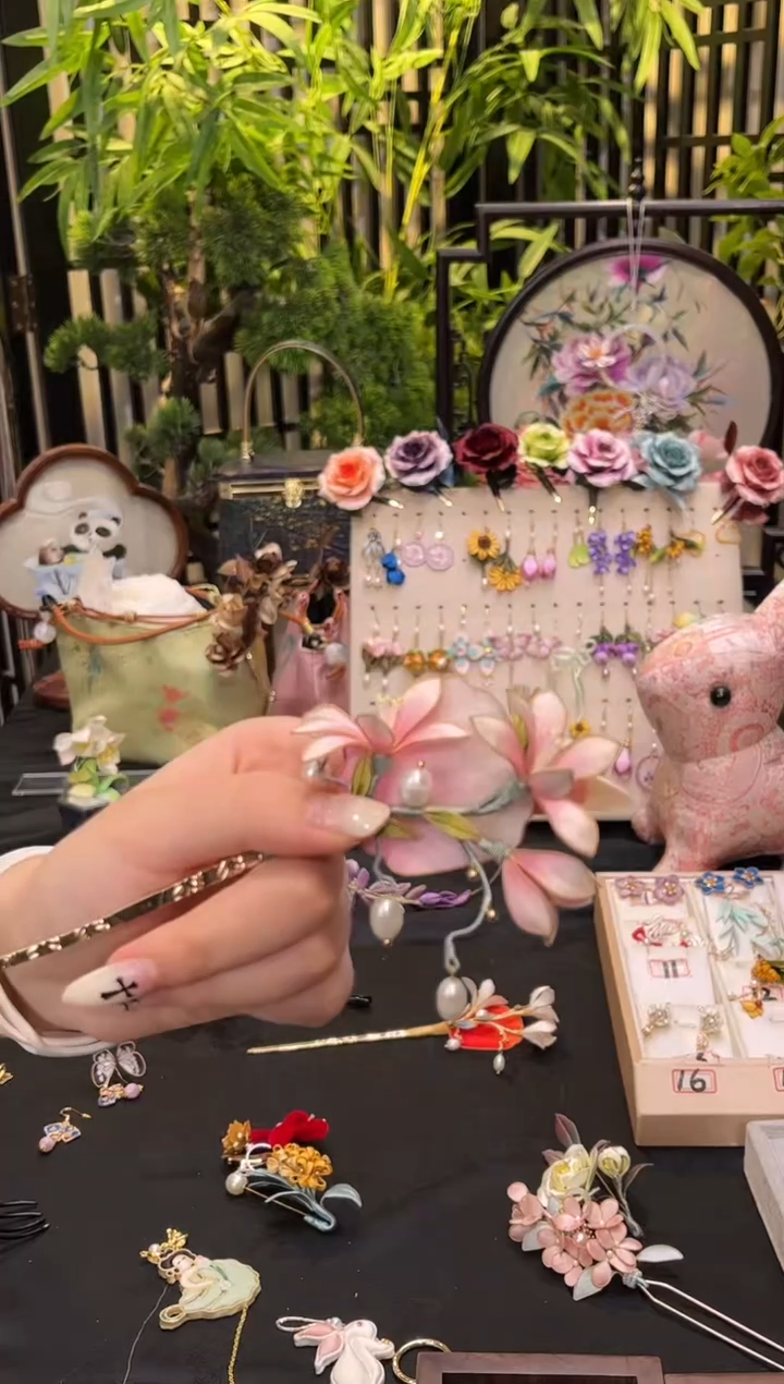 织绣莫**忘非遗绒花手工饰品