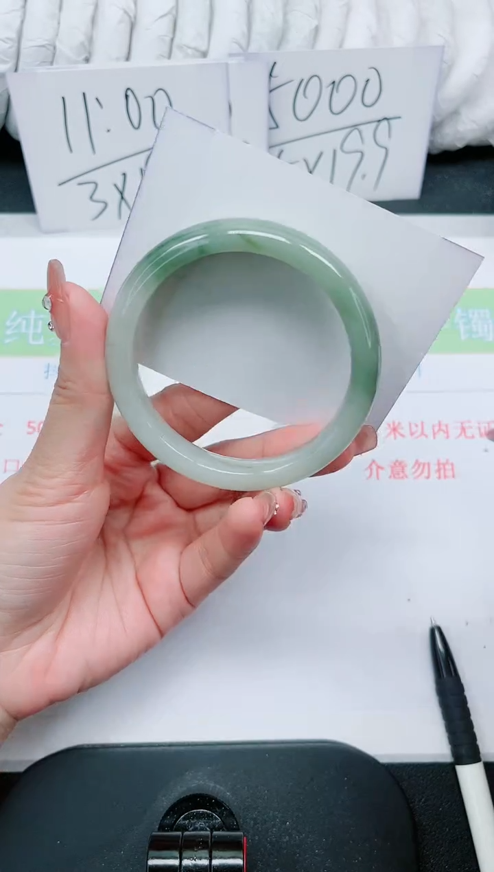 【闪购商品】石英质玉手镯未镶嵌55