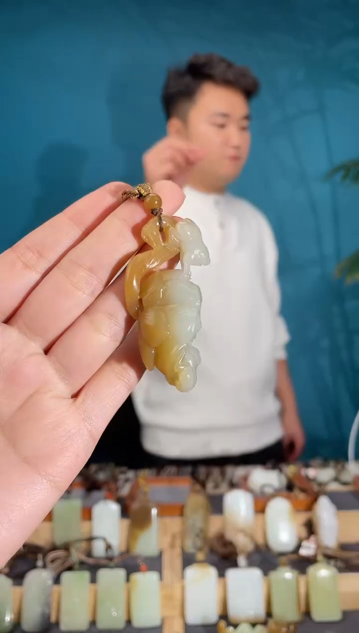 颈饰未镶嵌和田玉1