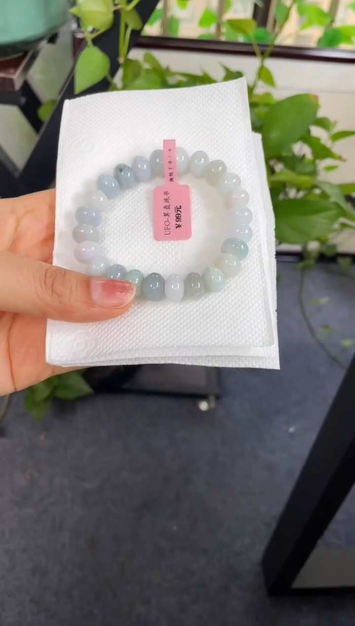 未镶嵌手镯翡翠小***?手串随机