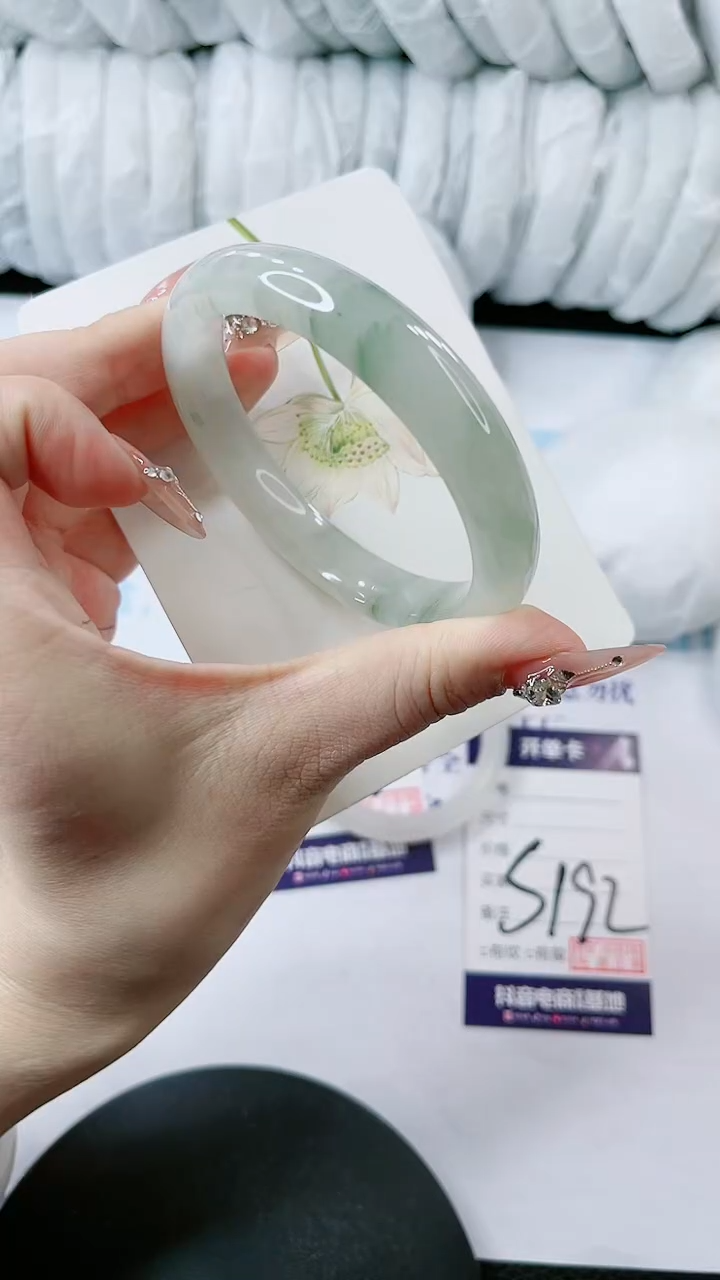 【闪购商品】石英质玉手镯未镶嵌多样性发货S182