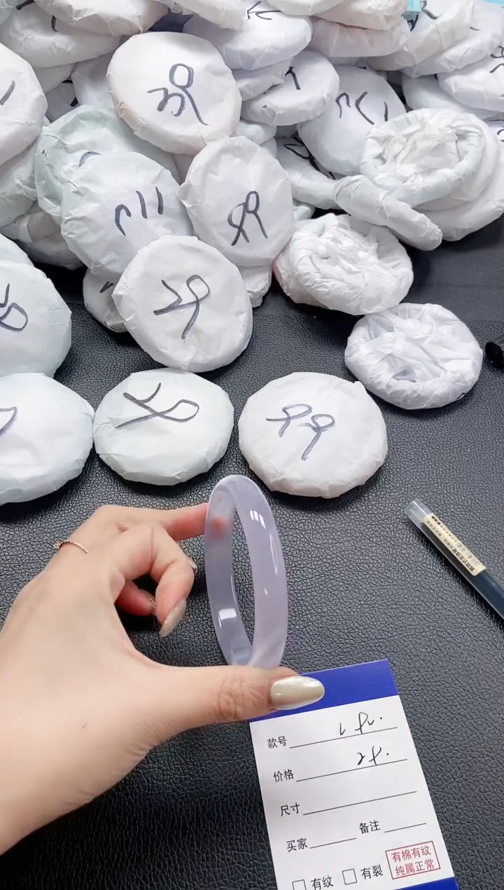 【闪购商品】石英质玉手镯未镶嵌 5L90-62